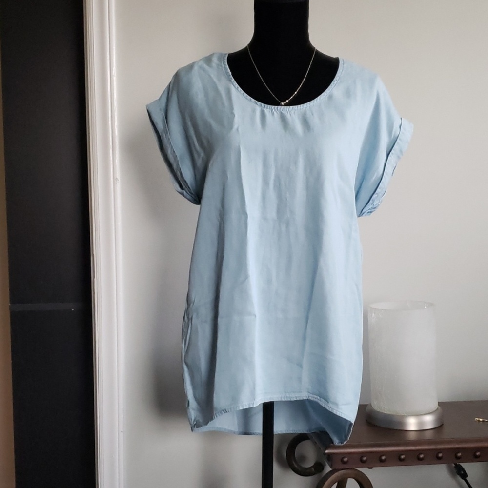 🌸NWT🌸 Blue Scoop Casual Top 🌸 - Picture 1 of 3